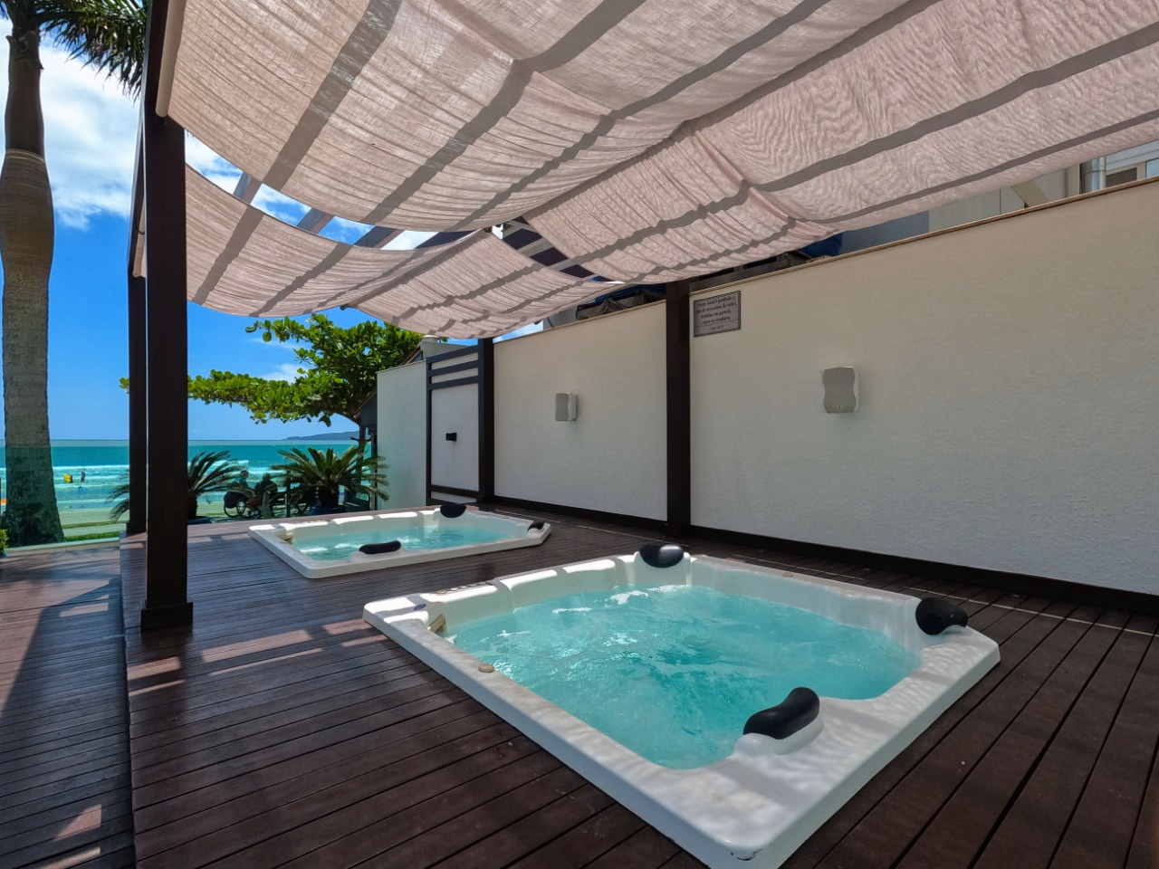 Apartamento frente mar com 6 suítes a venda em Meia Praia, Itapema (14)