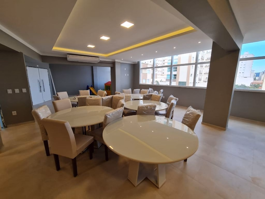 Apartamento a venda em Meia Praia (20)