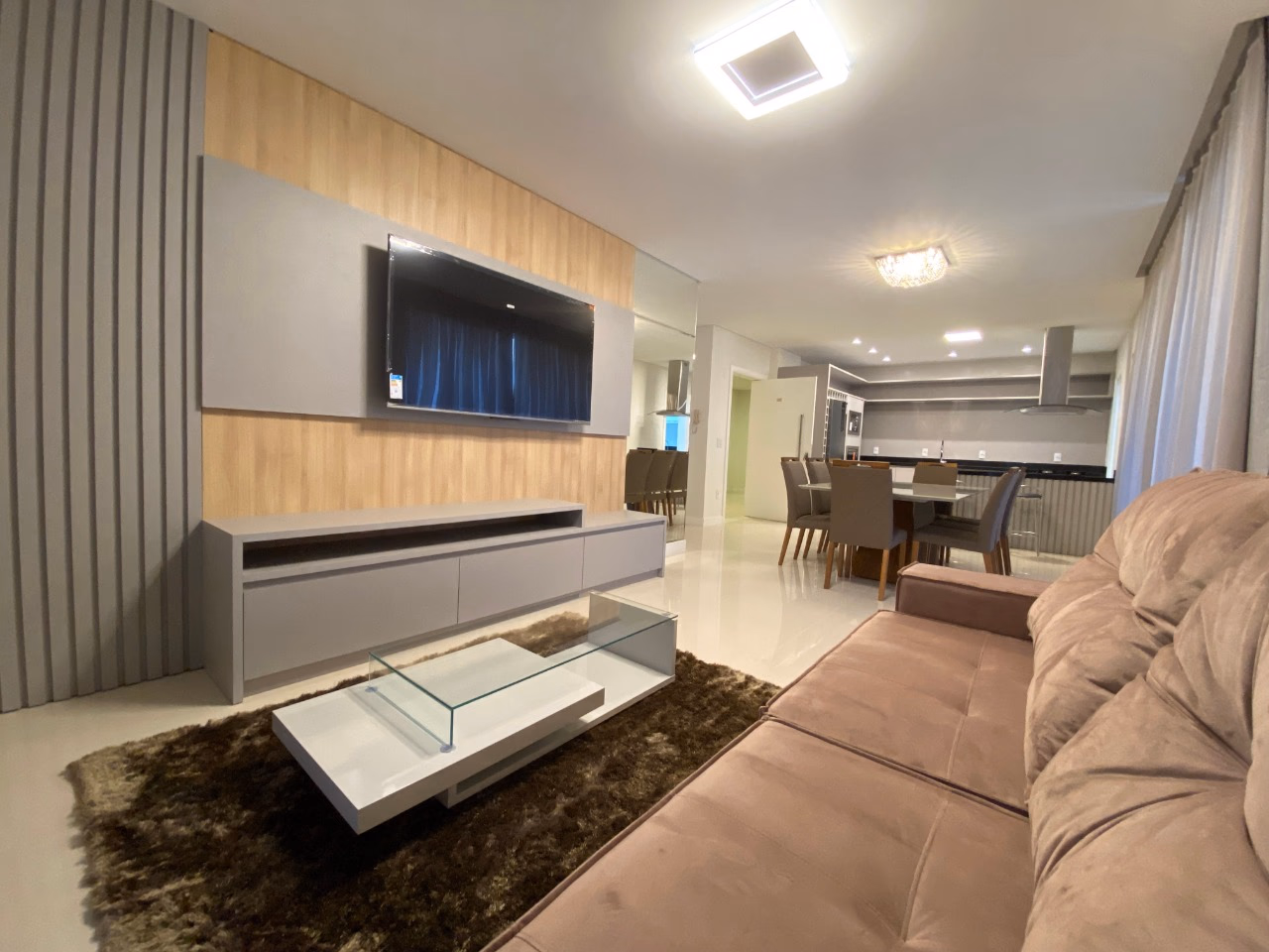 Apartamento 3 suítes em Meia Praia — Meia Praia