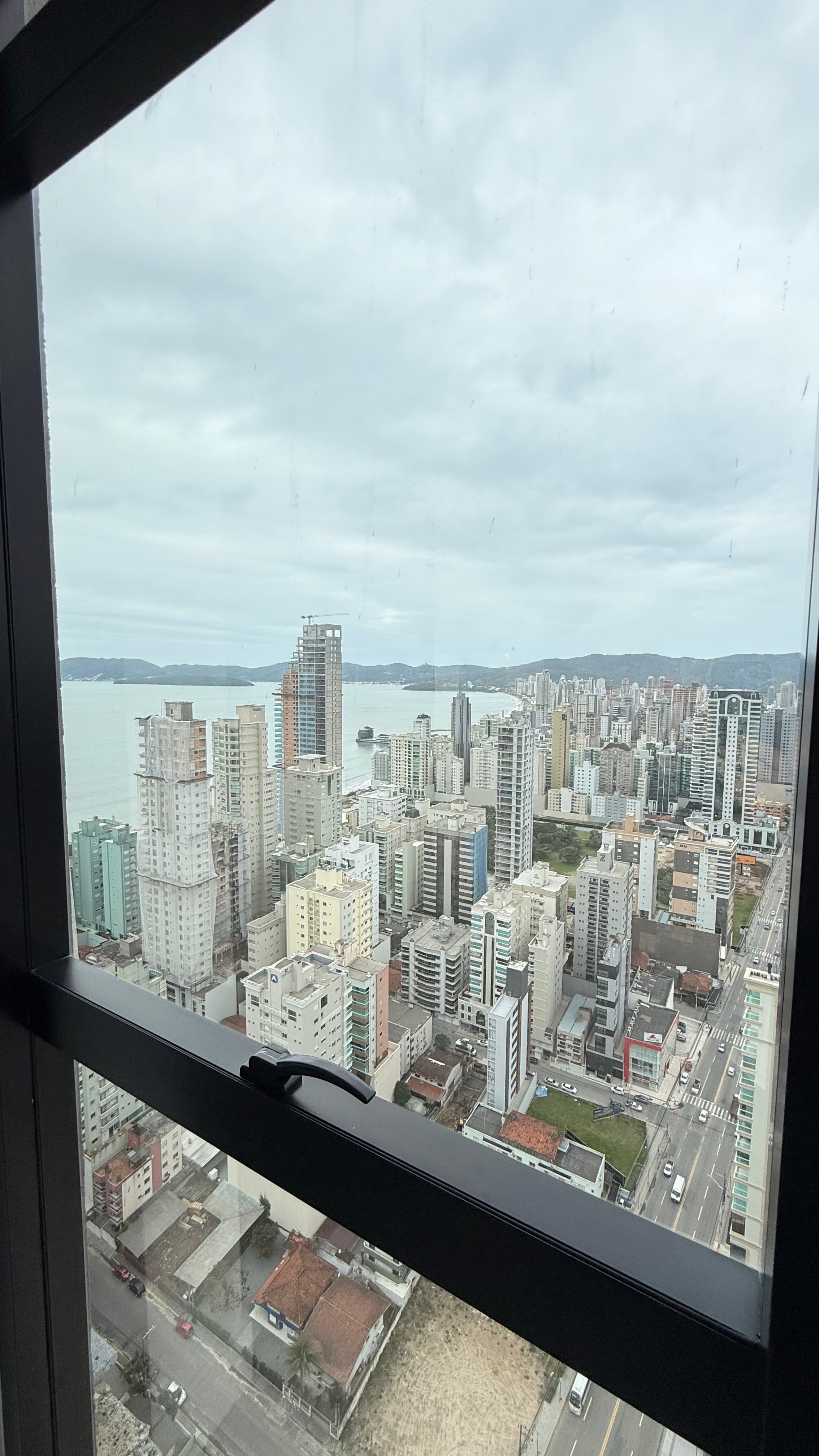Apartamento 4 suítes em Meia Praia — Meia Praia, Itapema