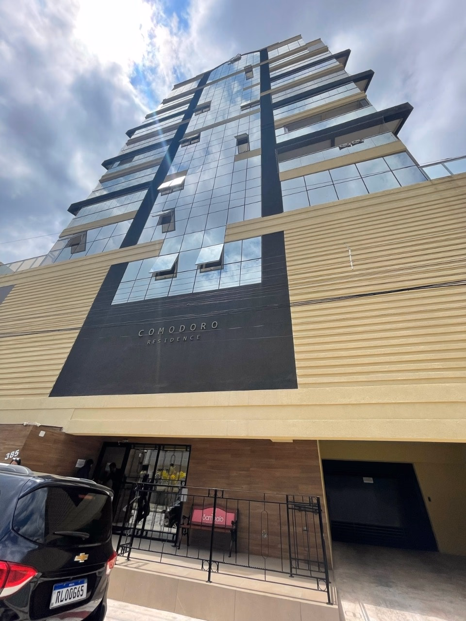 Comodoro Residence — Meia Praia