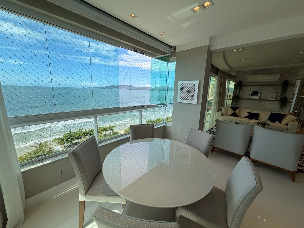 Apartamento 4 suítes em Meia Praia — Meia Praia, Itapema