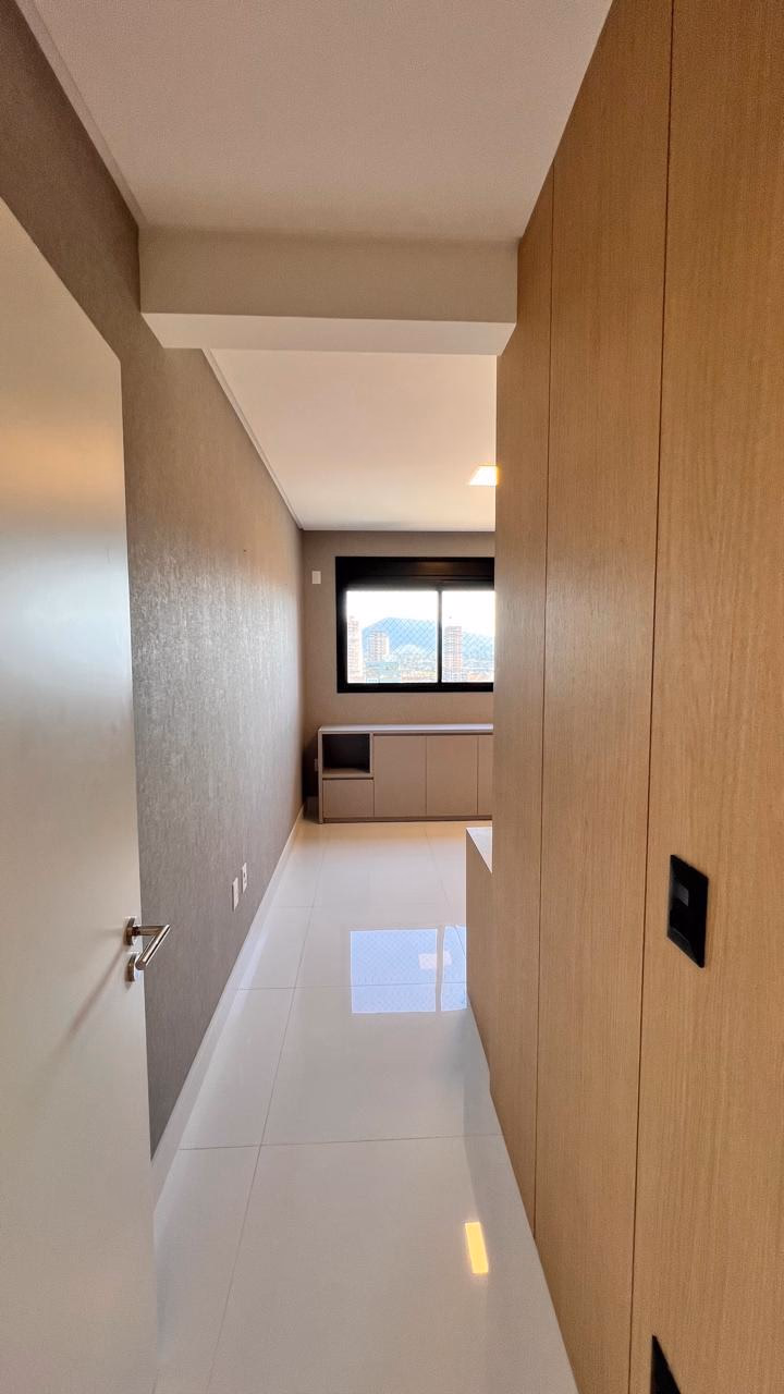 Apartamento 4 suítes em Meia Praia — Meia Praia, Itapema