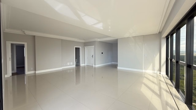 Apartamento 4 suítes em Meia Praia — Meia Praia, Itapema