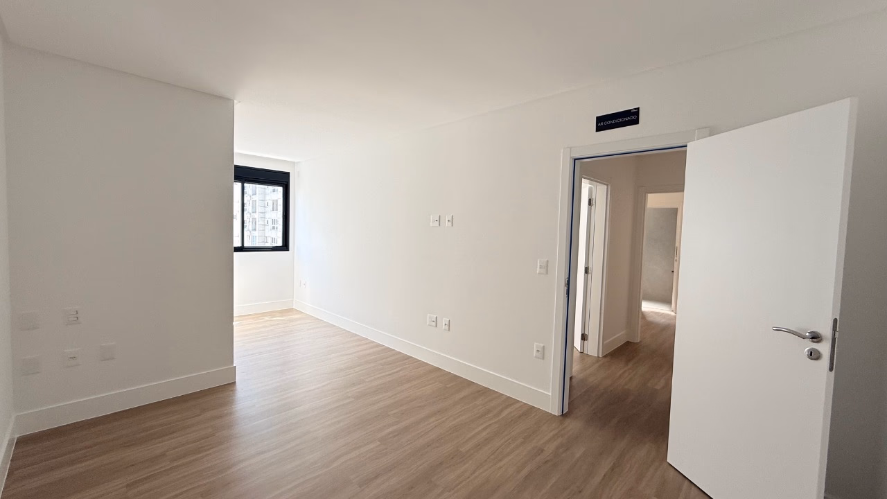 Apartamento 4 suítes em Meia Praia — Meia Praia, Itapema