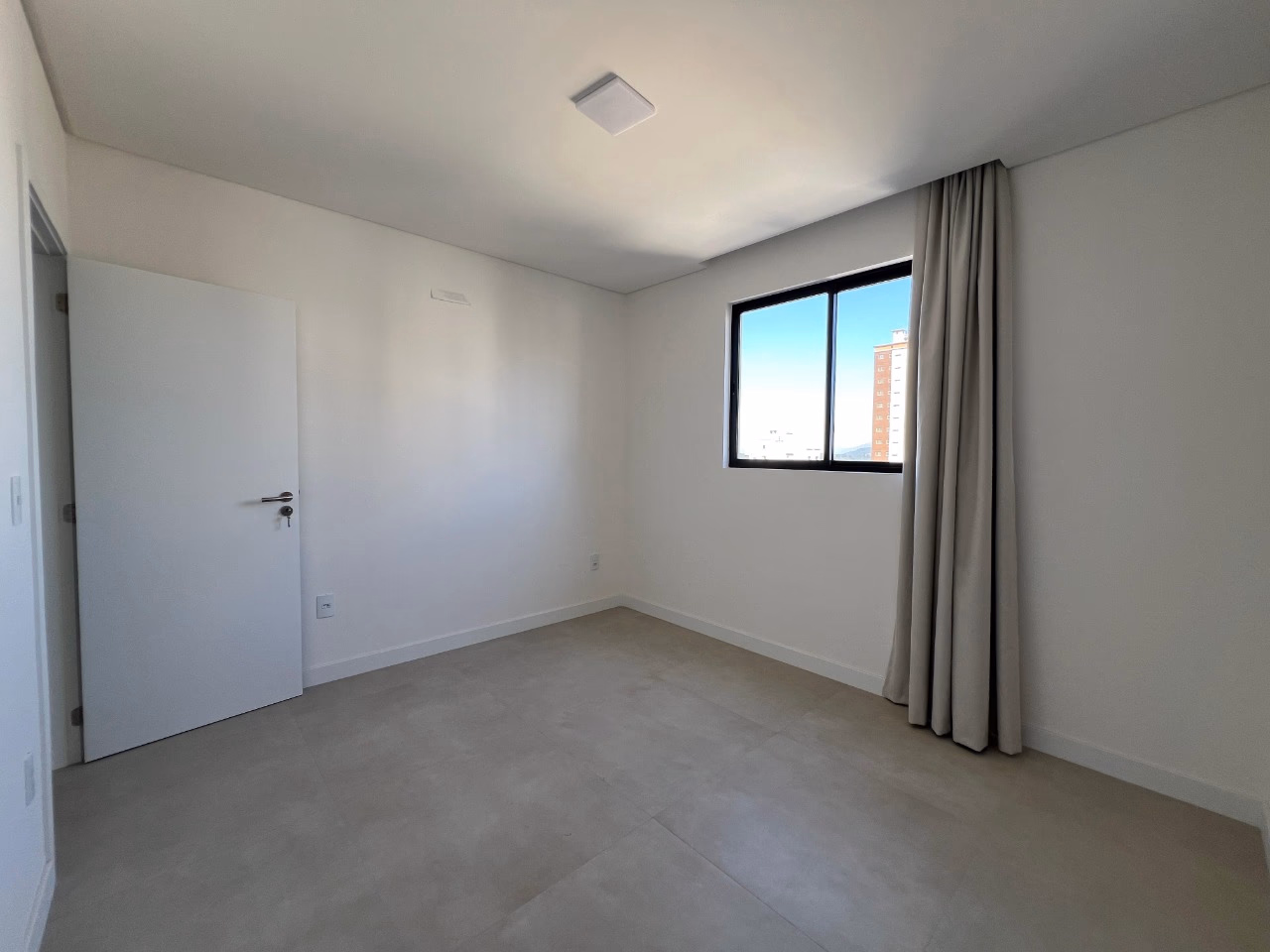 Apartamento 3 suítes em Meia Praia — Meia Praia, Itapema