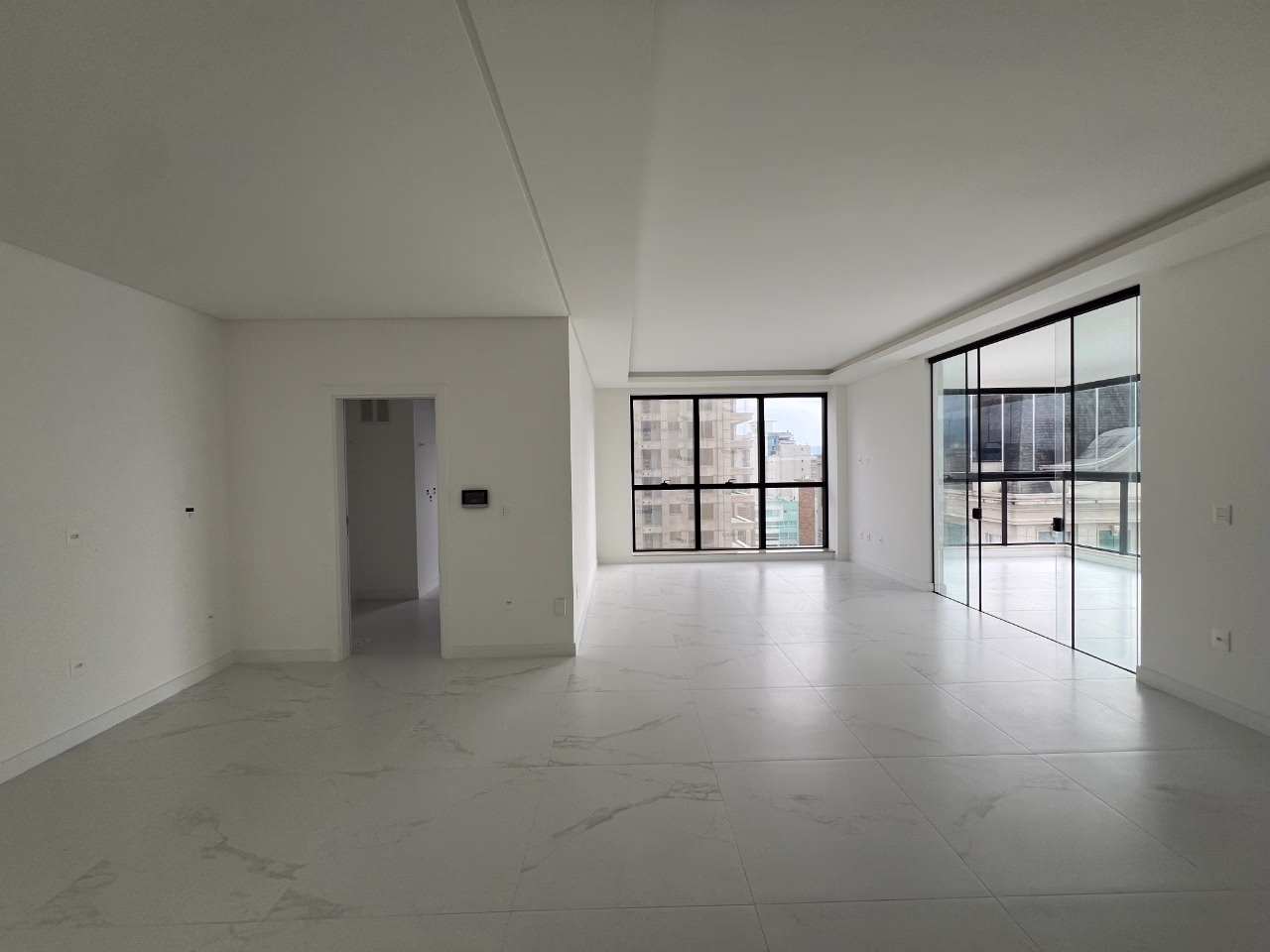 Apartamento 4 suítes em Meia Praia — Meia Praia, Itapema