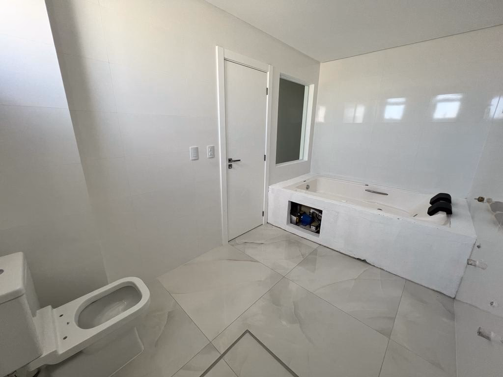 Apartamento 4 suítes em Meia Praia — Meia Praia, Itapema