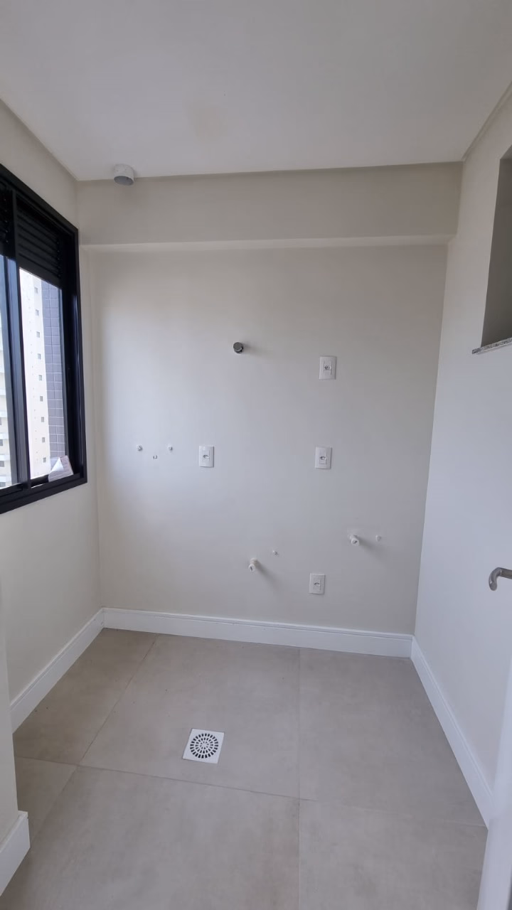Apartamento 3 suítes em Meia Praia — Meia Praia, Itapema