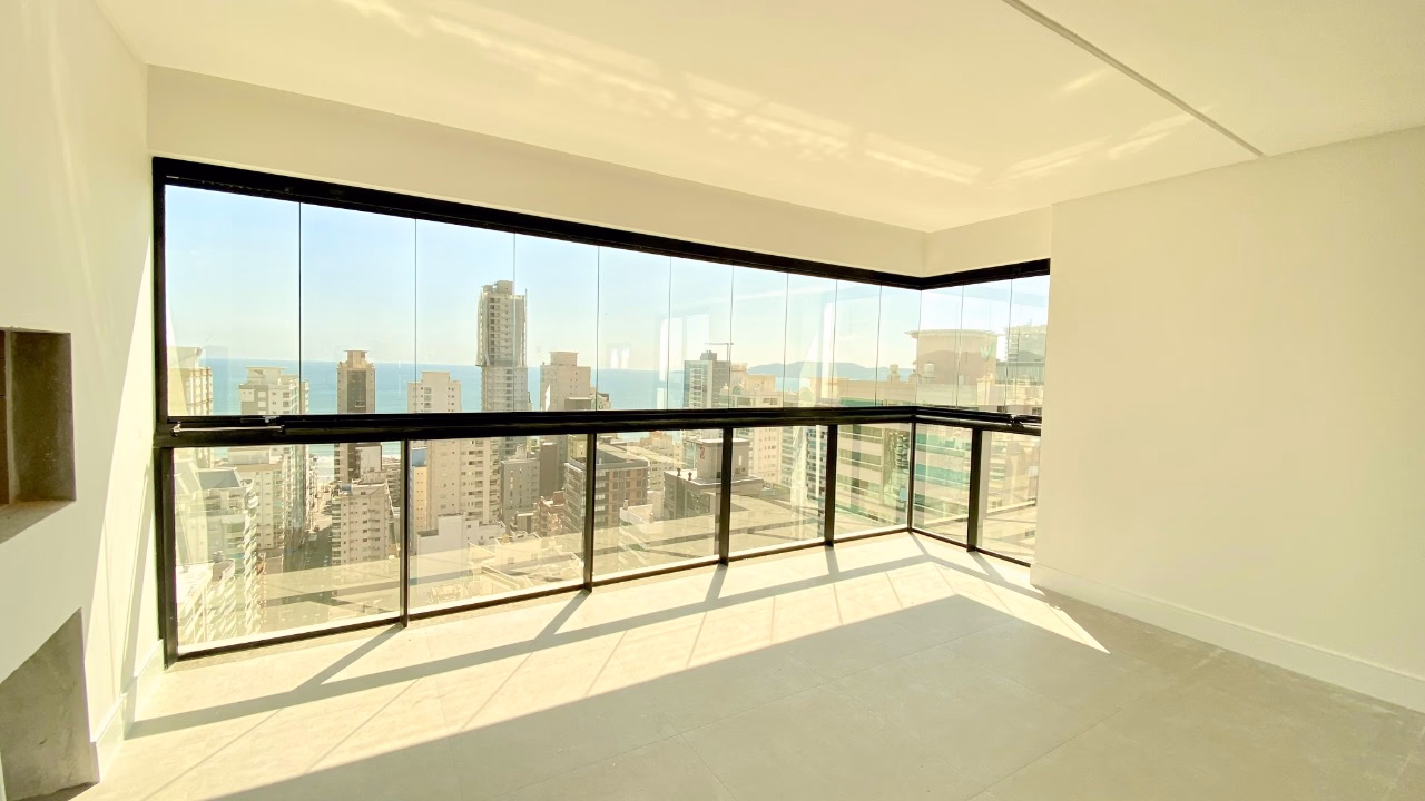 Apartamento 3 suítes em Meia Praia — Meia Praia, Itapema