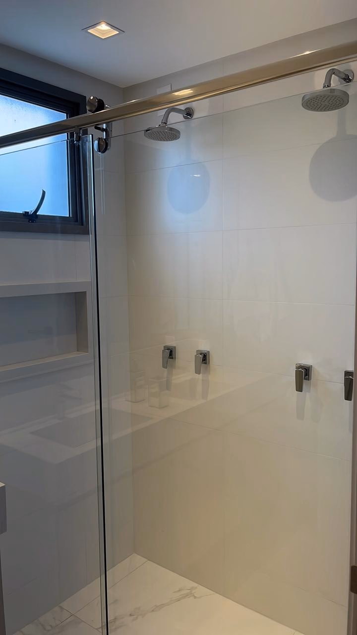 Apartamento 4 suítes em Meia Praia — Meia Praia, Itapema