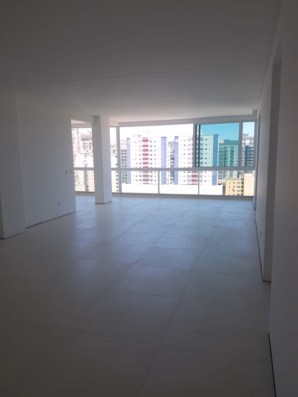 Apartamento 4 suítes em Meia Praia — Meia Praia, Itapema