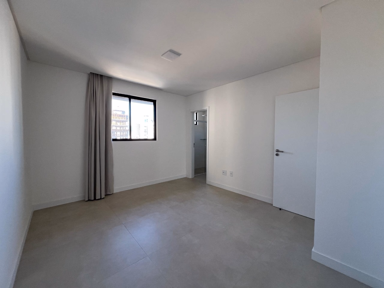 Apartamento 3 suítes em Meia Praia — Meia Praia, Itapema