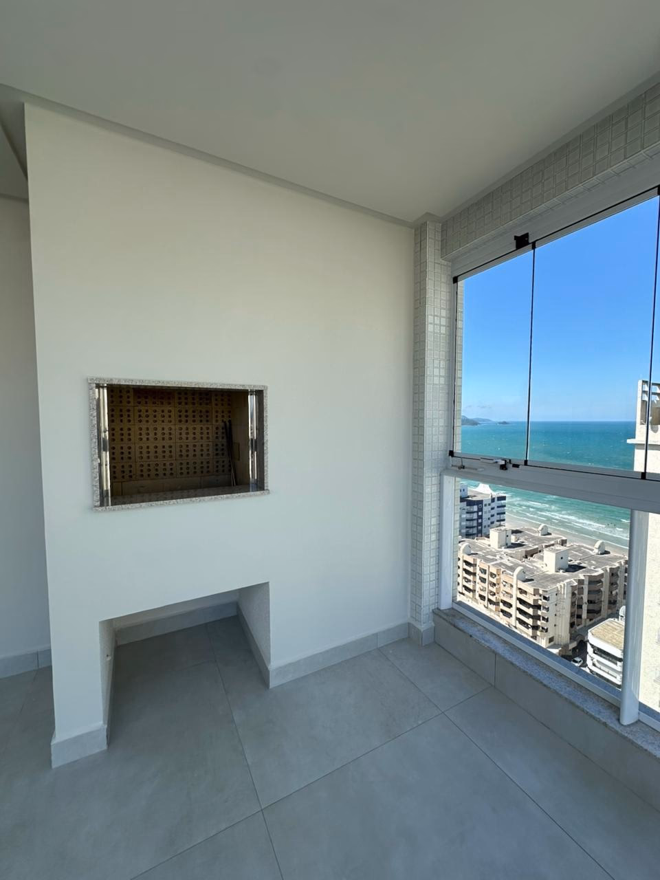 Apartamento 4 suítes em Meia Praia — Meia Praia, Itapema