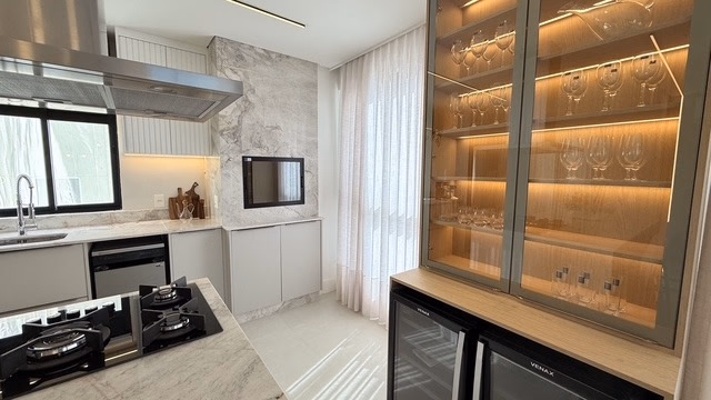 Apartamento 3 suítes em Meia Praia — Meia Praia, Itapema