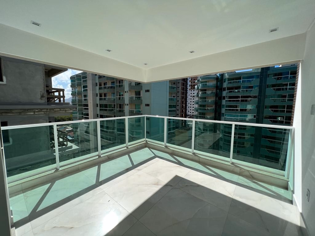 Apartamento 4 suítes em Meia Praia — Meia Praia