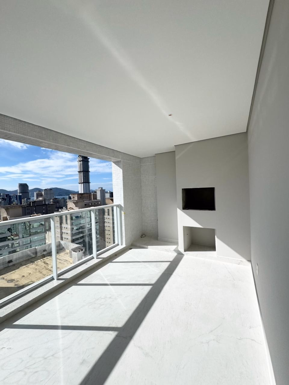 Apartamento 3 suítes em Meia Praia — Meia Praia, Itapema