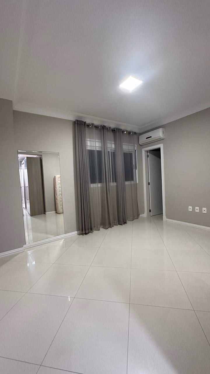 Apartamento 4 suítes em Meia Praia — Meia Praia, Itapema