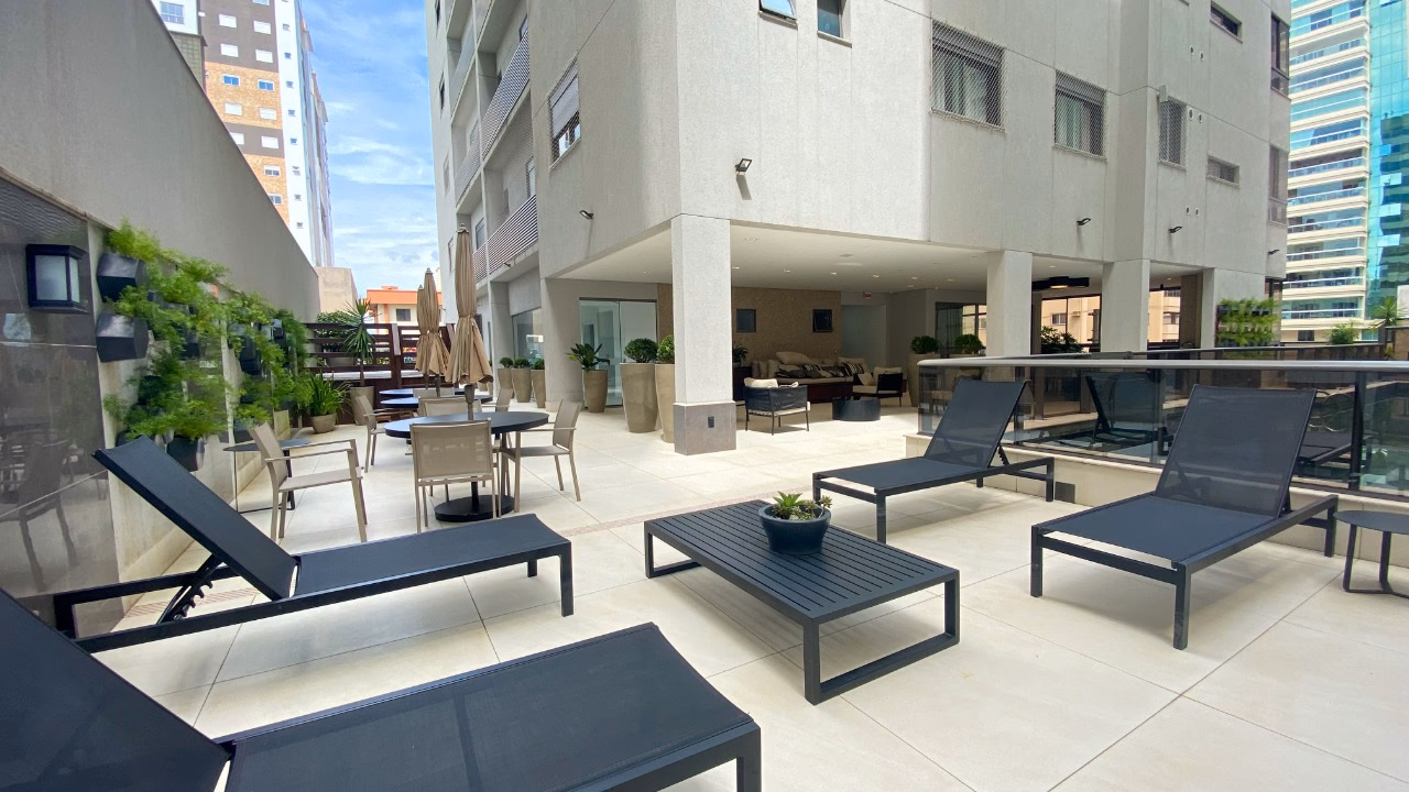 Apartamento a venda na quadra mar a venda em Meia Praia (51)