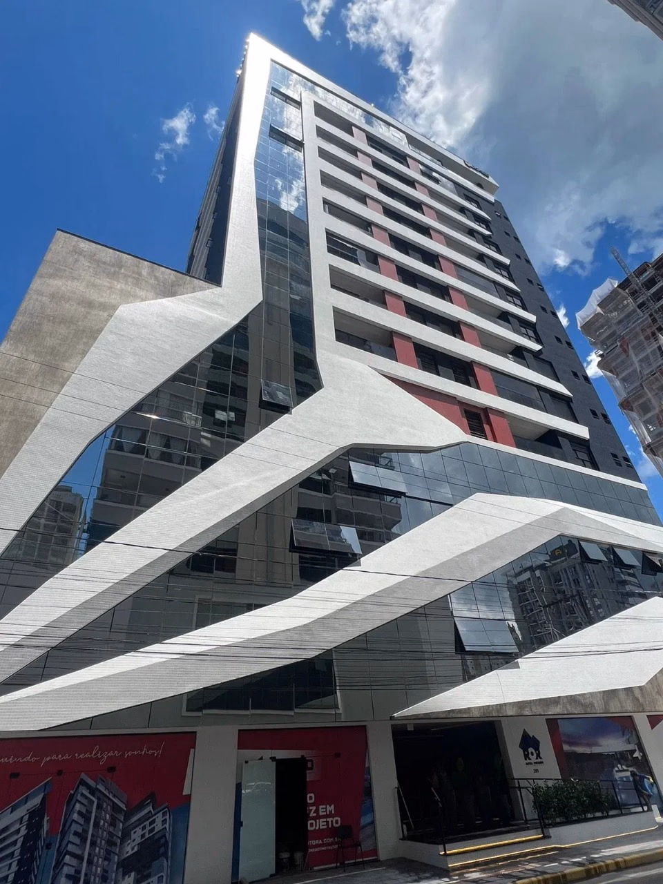 Royal Ontario - Rua 306, Bairro Meia Praia, Itapema - SC (20)