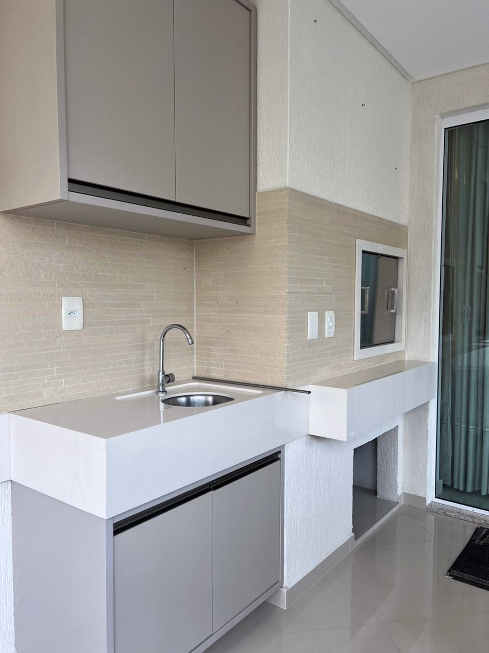 Apartamento 3 suítes em Meia Praia — Meia Praia, Itapema