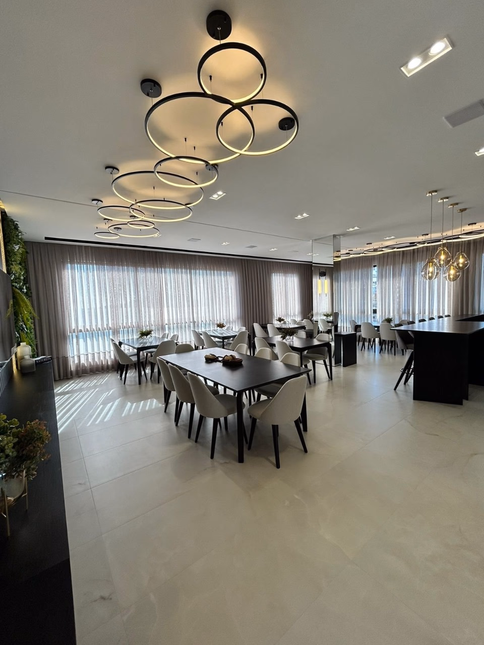 Residencial Laguna, Av