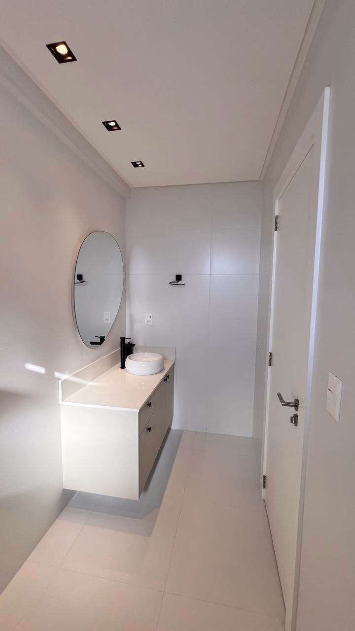 Apartamento 4 suítes em Meia Praia — Meia Praia, Itapema