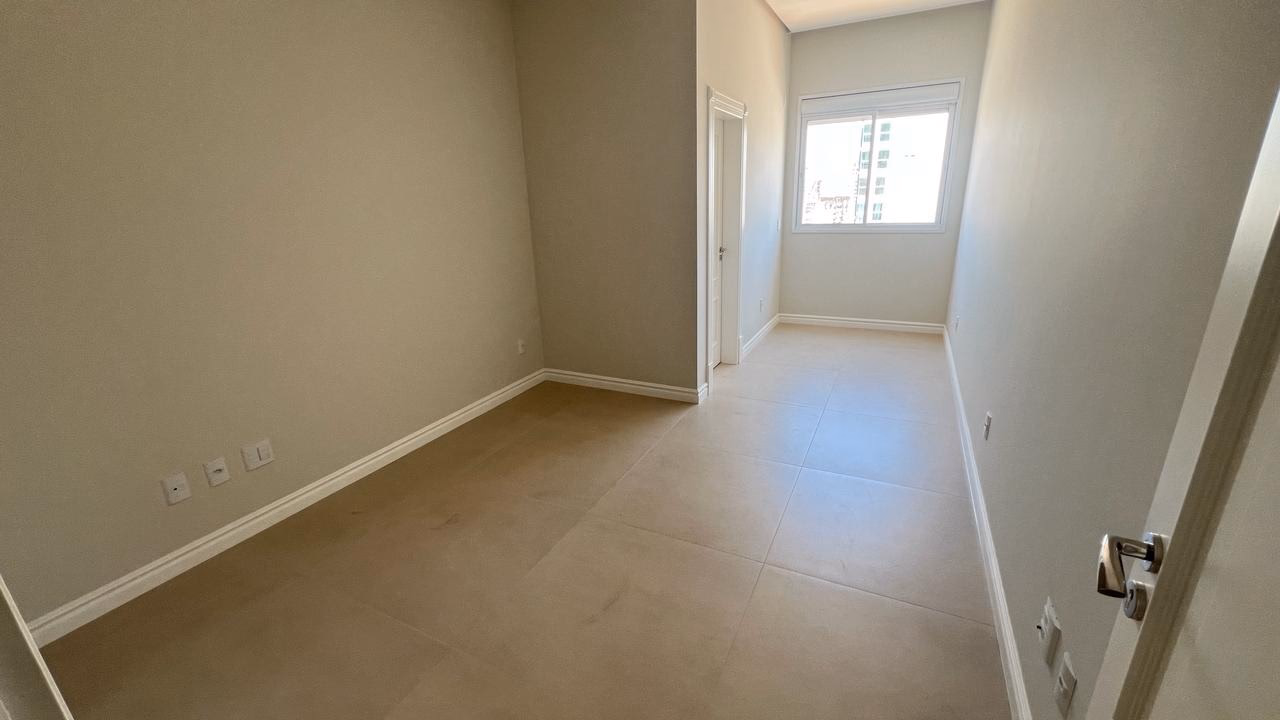 Apartamento 4 suítes em Meia Praia — Meia Praia, Itapema