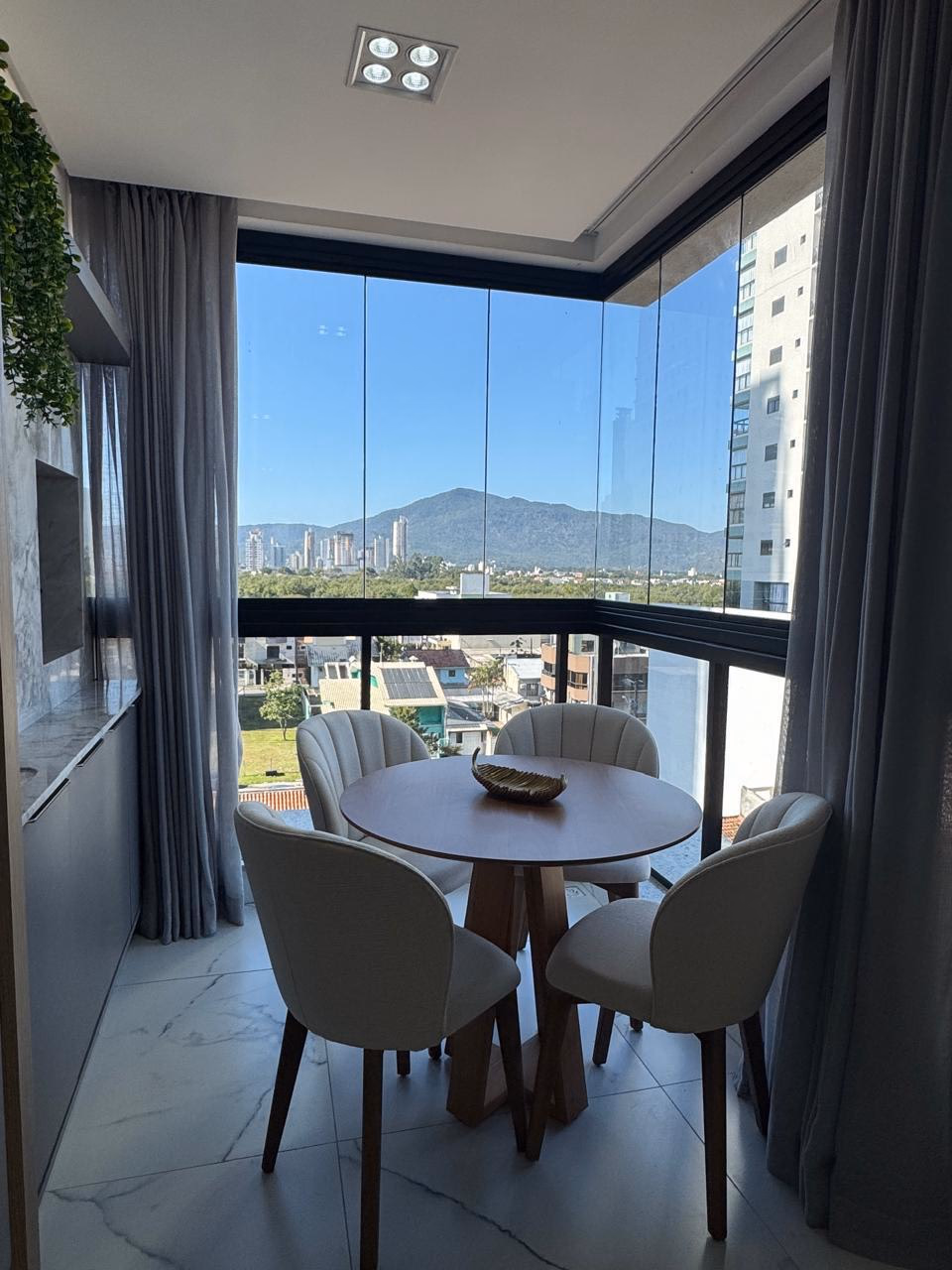 Apartamento 2 suítes em Meia Praia — Meia Praia, Itapema
