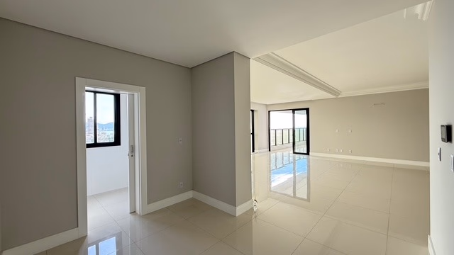 Apartamento 4 suítes em Meia Praia — Meia Praia, Itapema