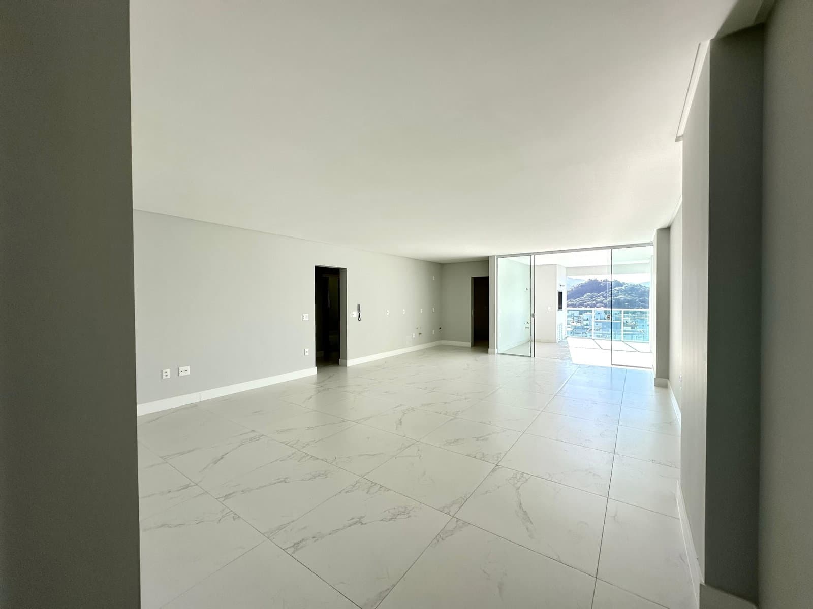 Apartamento 4 suítes em Meia Praia — Meia Praia, Itapema