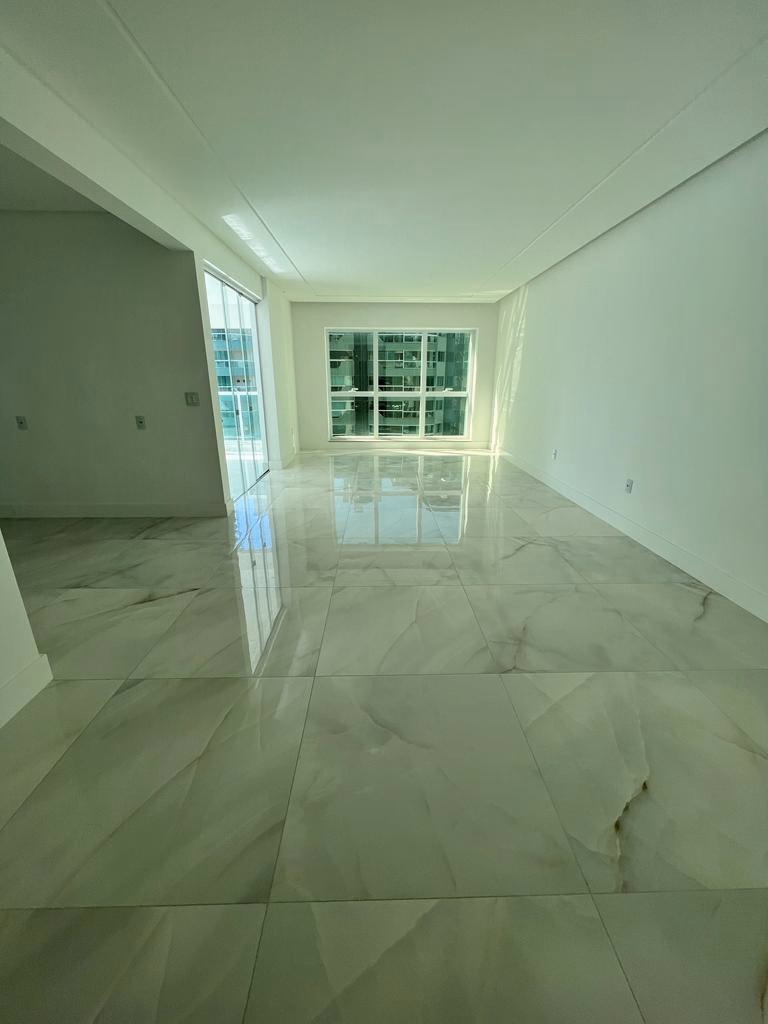 Apartamento 4 suítes em Meia Praia — Meia Praia, Itapema