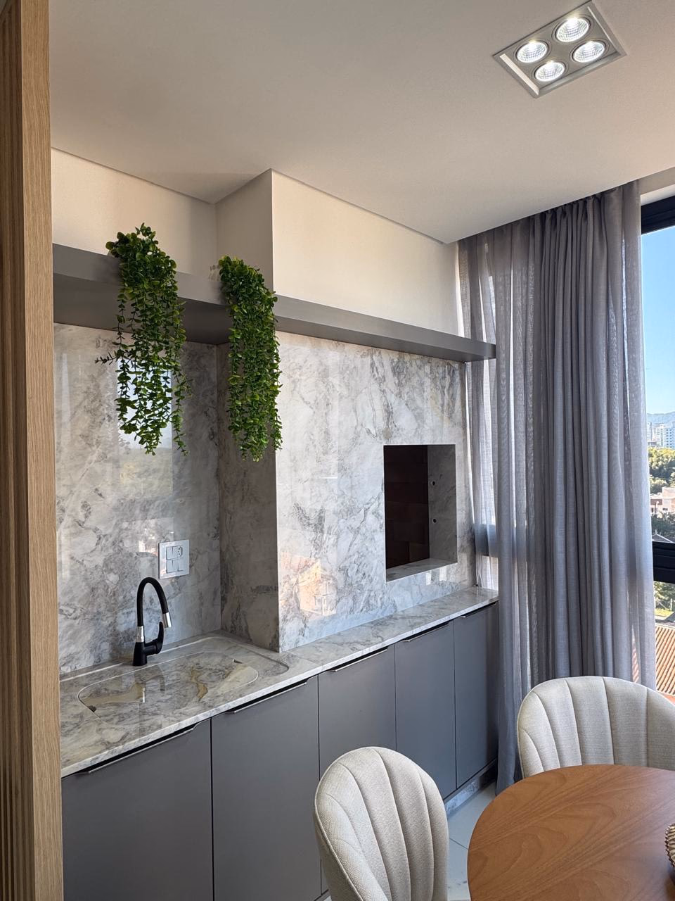Apartamento 2 suítes em Meia Praia — Meia Praia, Itapema