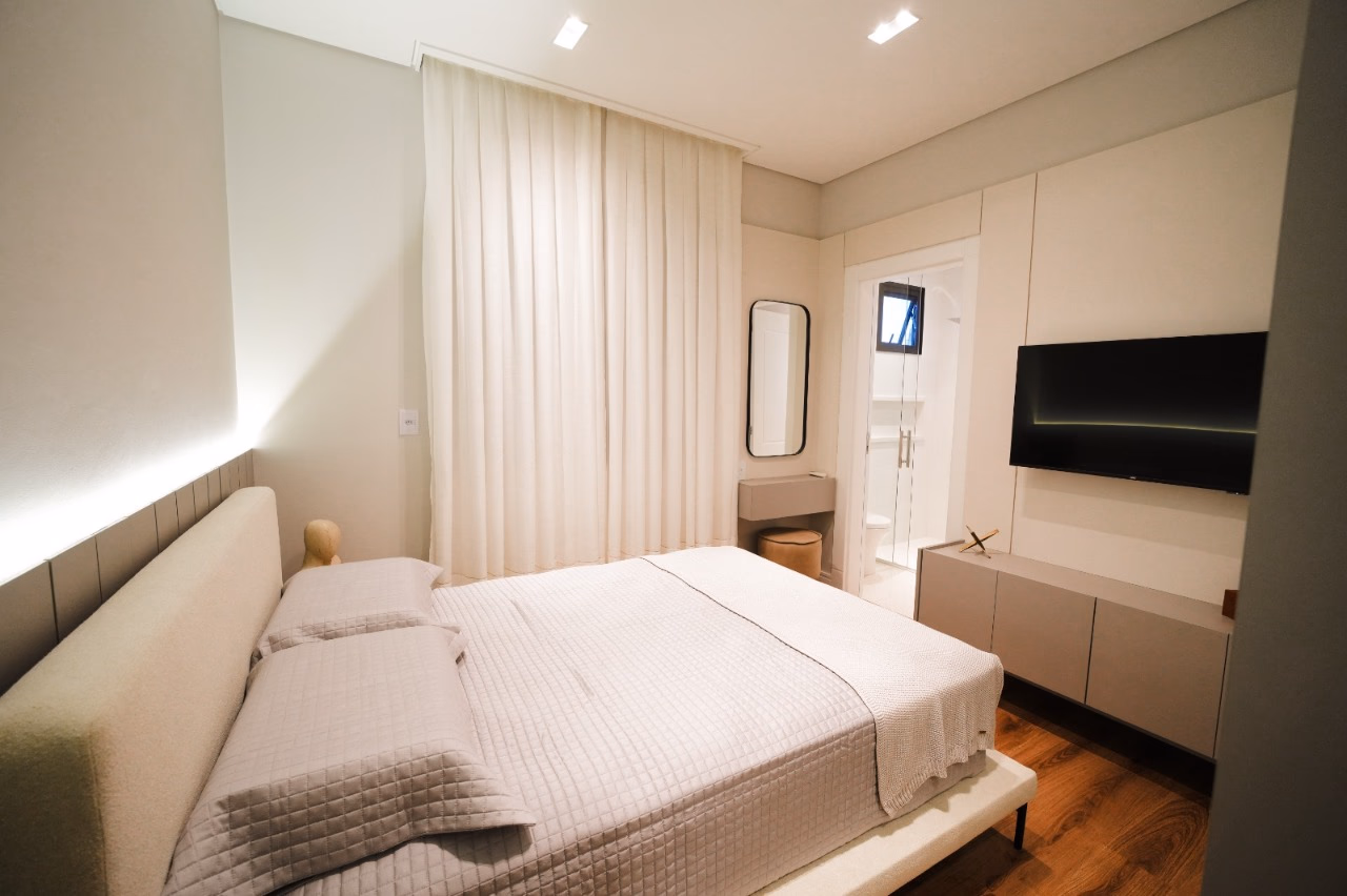 Apartamento 4 suítes em Meia Praia — Meia Praia, Itapema