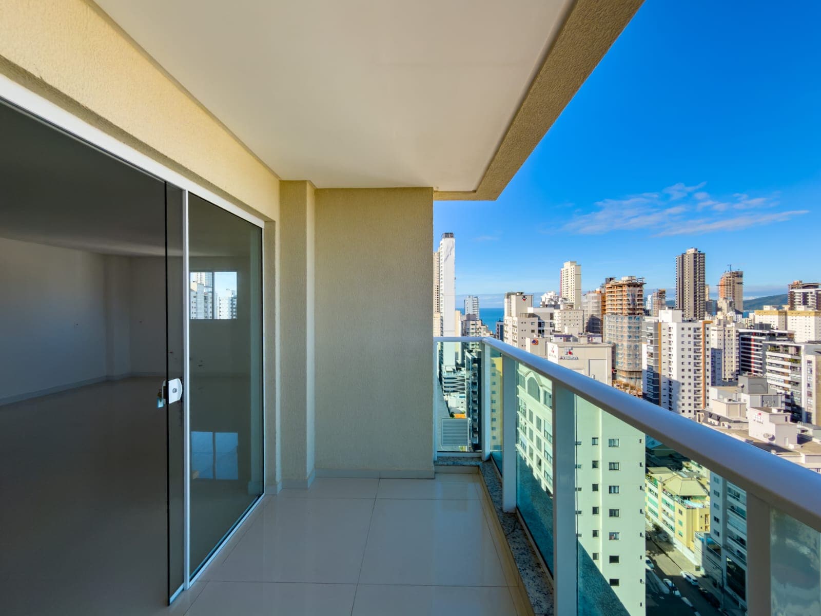 Apartamento 3 suítes em Meia Praia — Meia Praia, Itapema