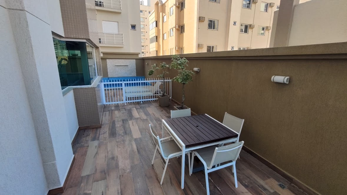 Apartamento mobiliado no Grand Palazzo a venda em Meia Praia, Itapema