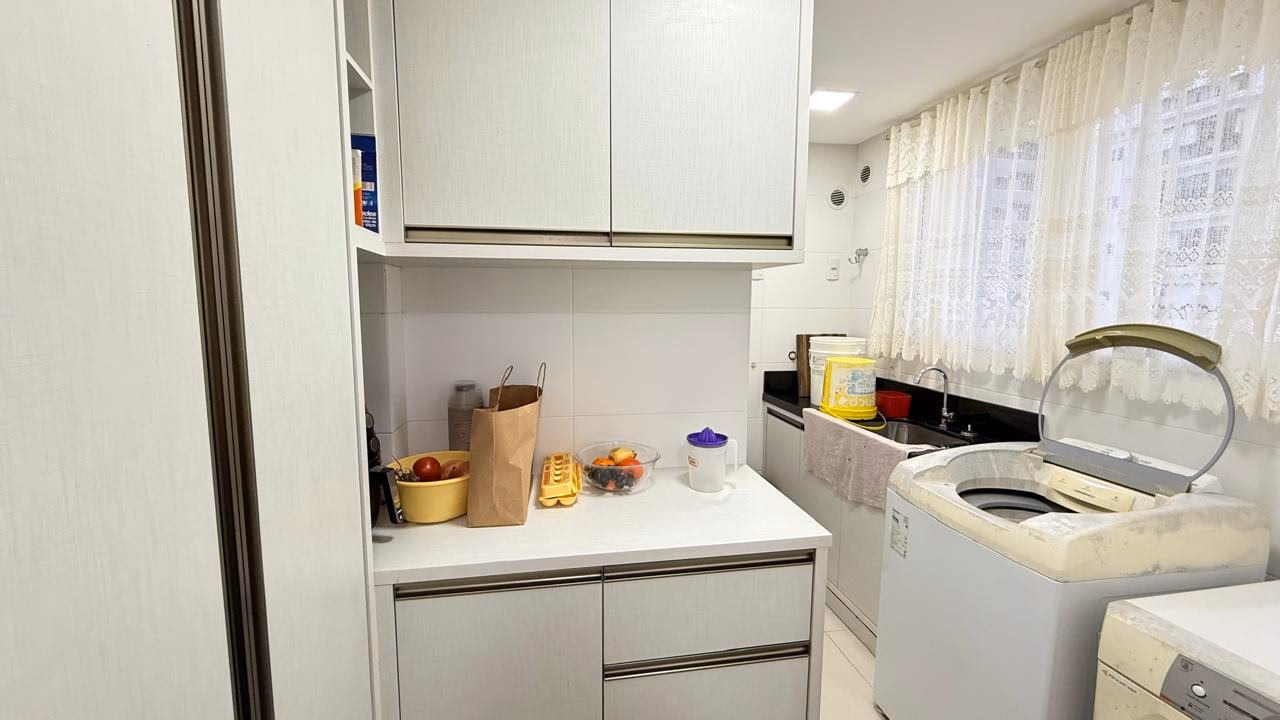 Apartamento 4 suítes em Meia Praia — Meia Praia, Itapema