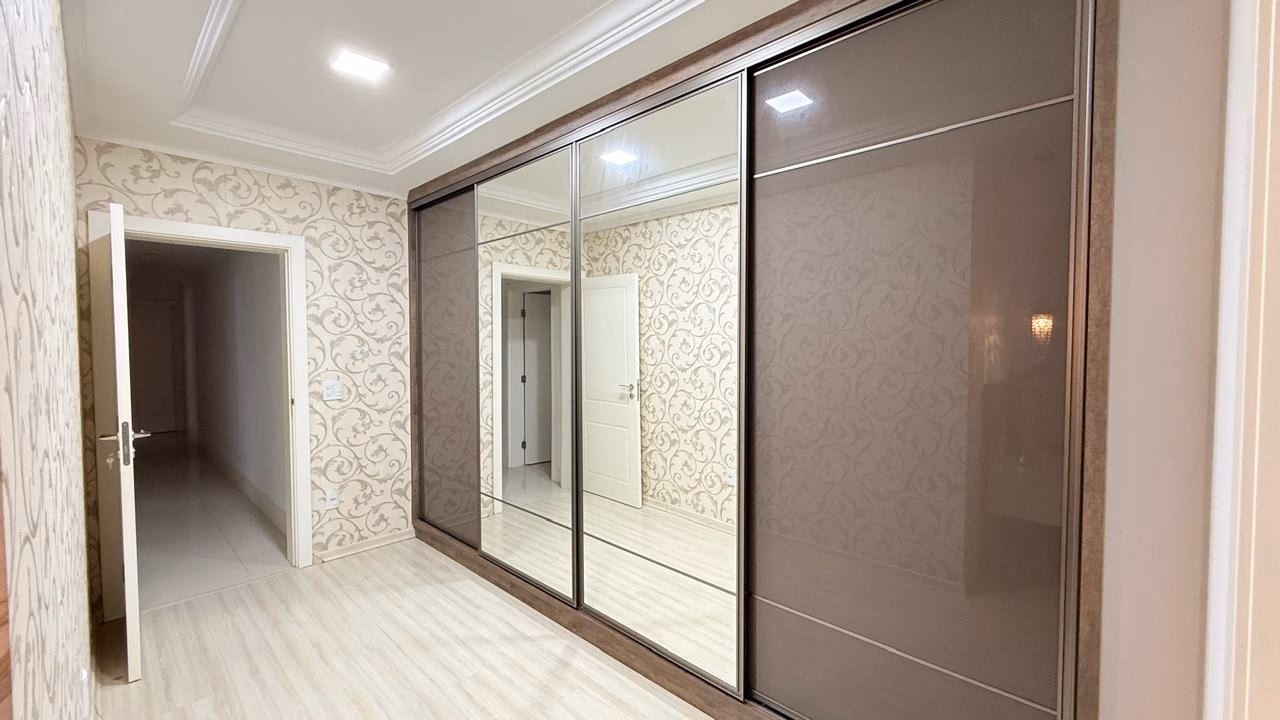Apartamento 4 suítes em Meia Praia — Meia Praia, Itapema