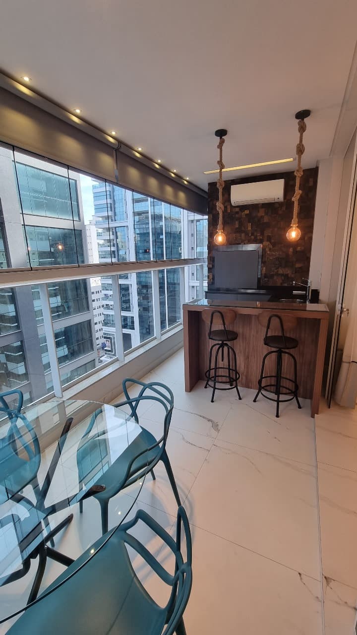 Apartamento 3 suítes em Meia Praia — Meia Praia