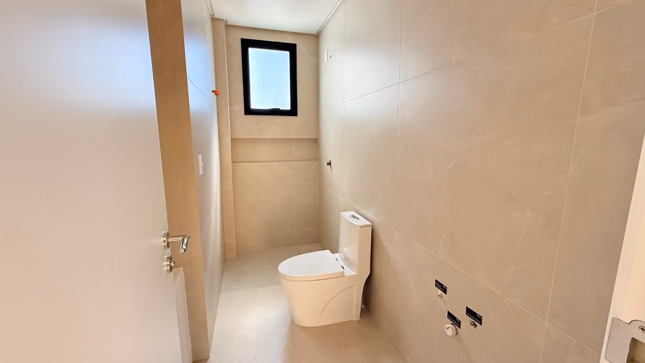 Apartamento 4 suítes em Meia Praia — Meia Praia, Itapema