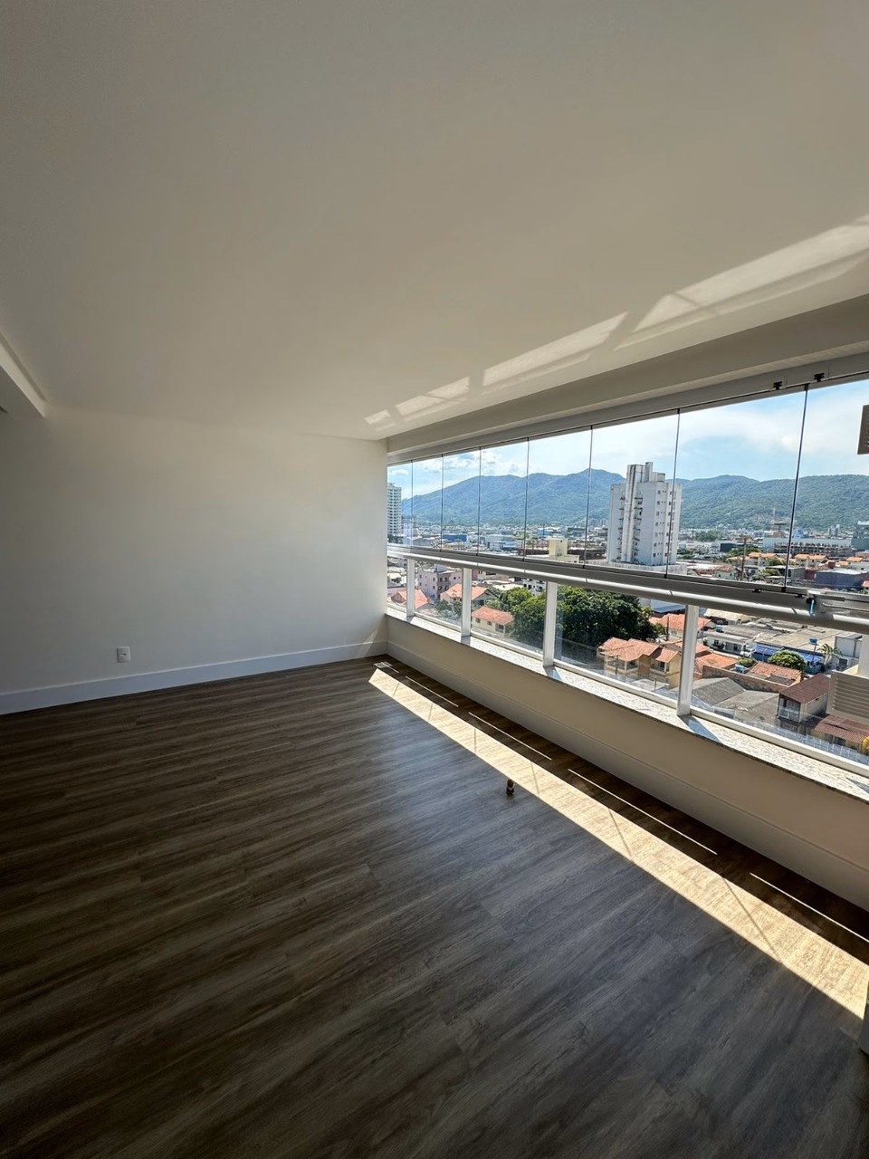 Apartamento 3 suítes em Meia Praia — Meia Praia, Itapema