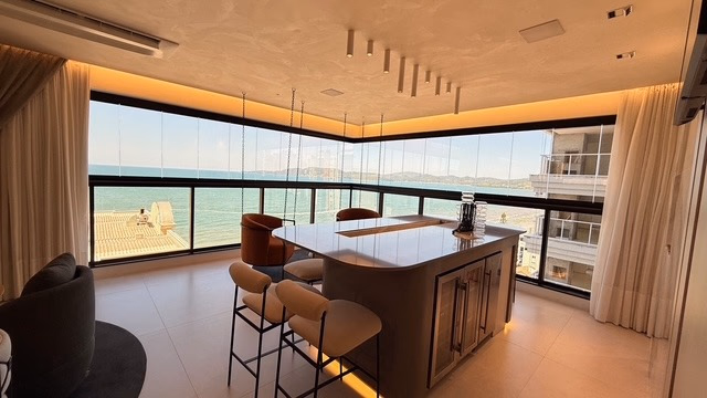 Apartamento 4 suítes em Meia Praia — Meia Praia, Itapema