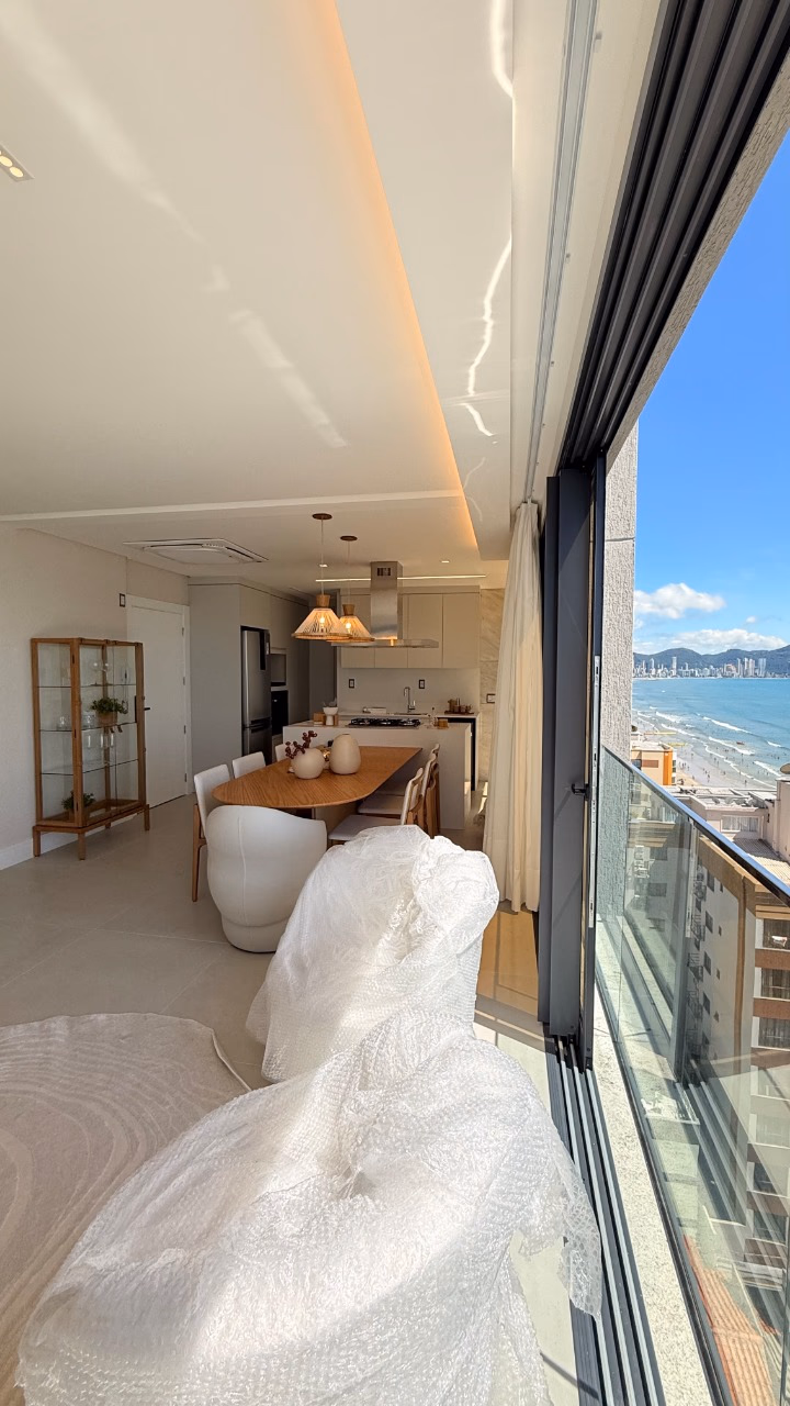Apartamento 3 suítes em Meia Praia — Meia Praia, Itapema