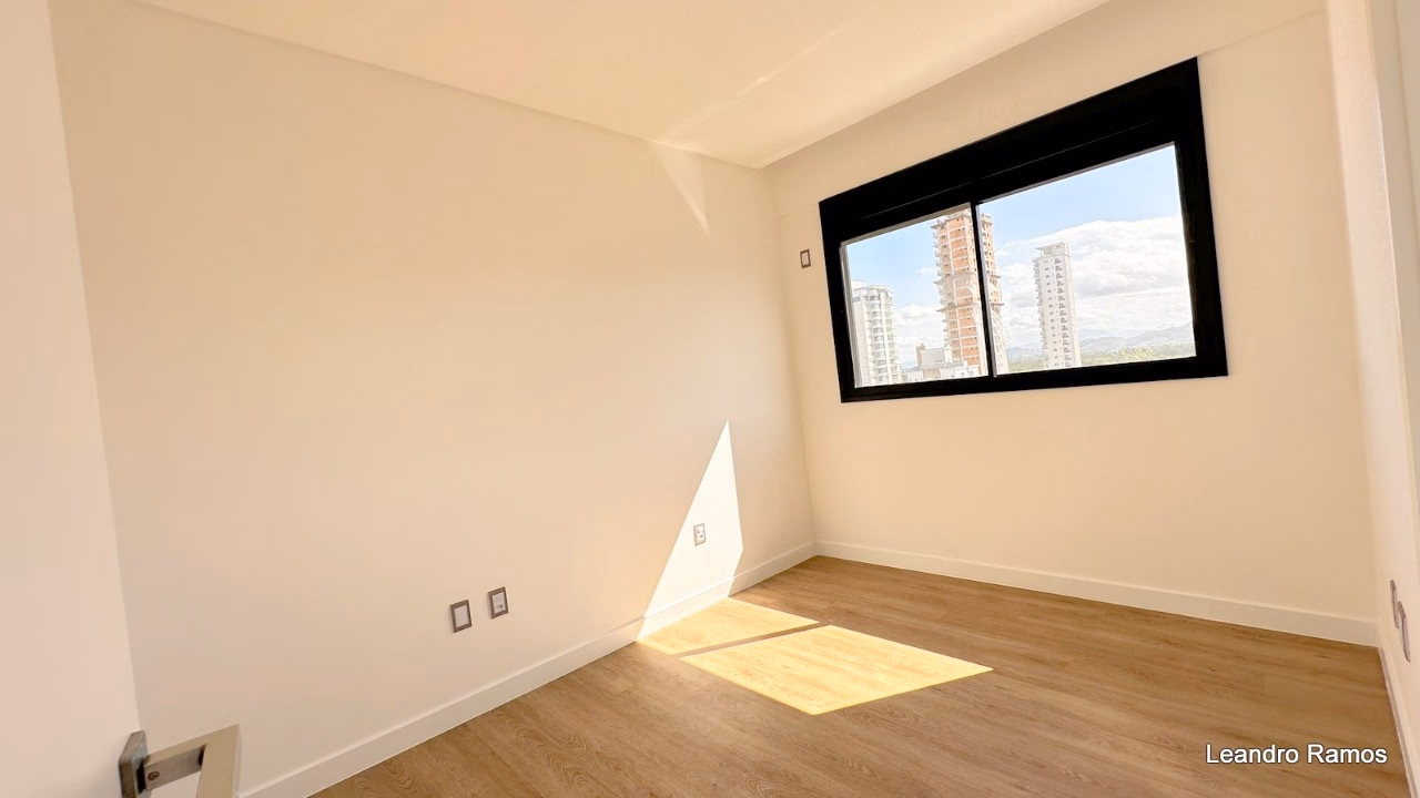 Apartamento 4 suítes em Meia Praia — Meia Praia, Itapema