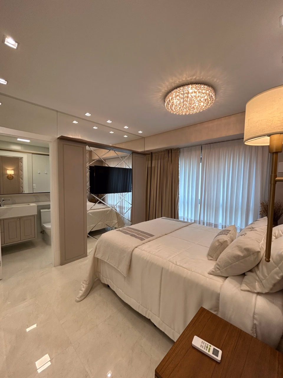 Apartamento 4 suítes em Meia Praia — Meia Praia, Itapema