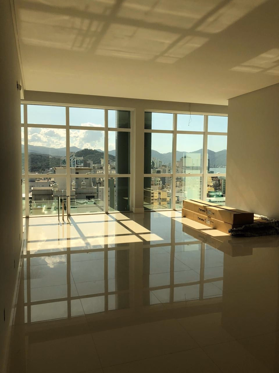 Cobertura 5 suítes em Meia Praia — Meia Praia, Itapema
