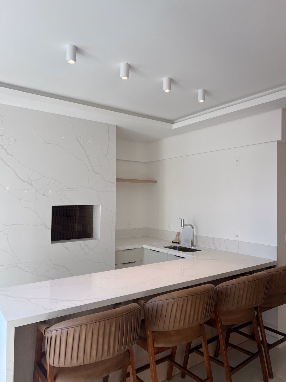 Apartamento 4 suítes em Meia Praia — Meia Praia, Itapema