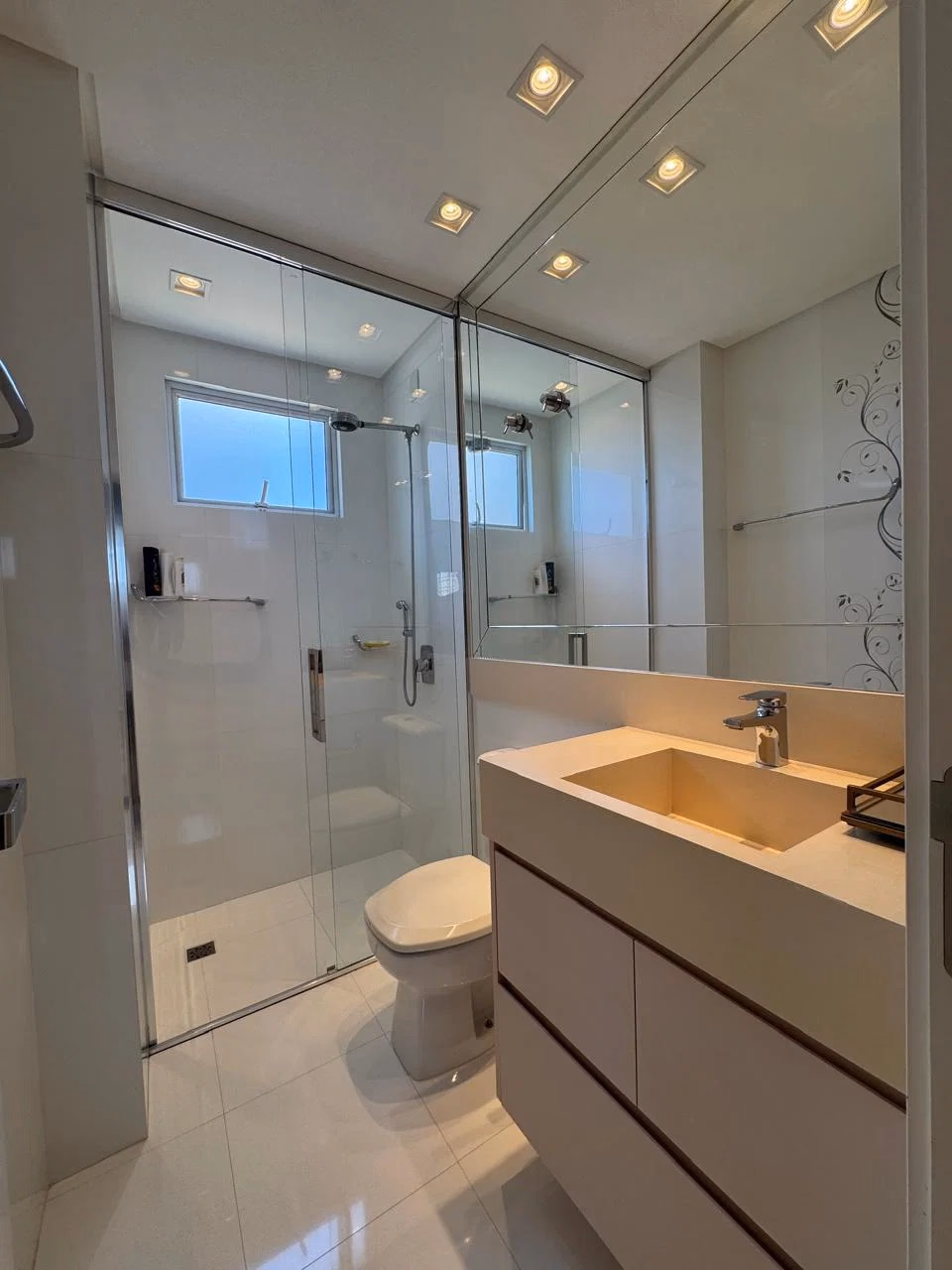 Apartamento 4 suítes em Meia Praia — Meia Praia, Itapema