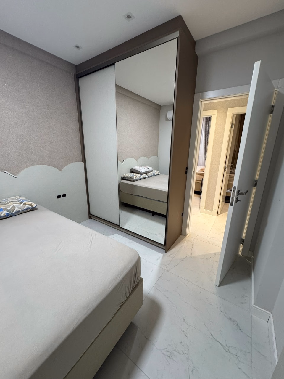 Apartamento 4 suítes em Meia Praia — Meia Praia, Itapema