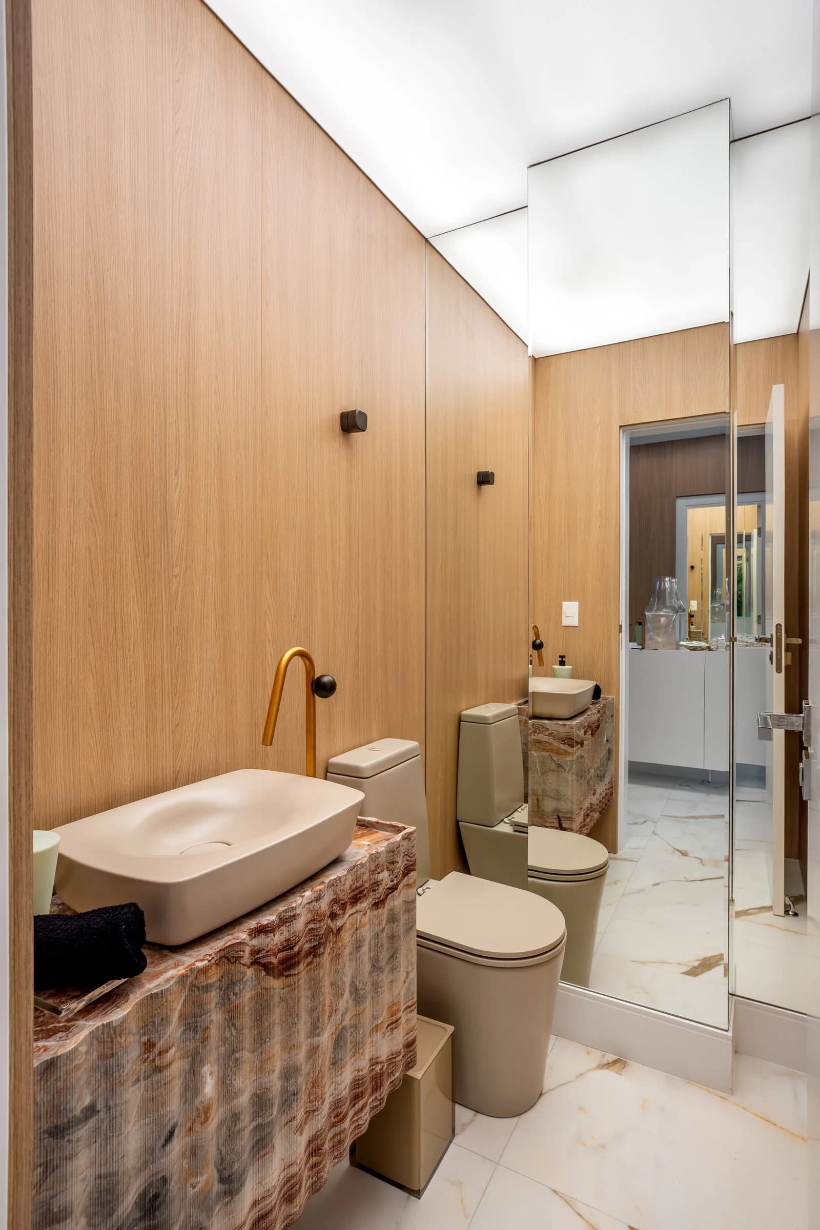 Apartamento 4 suítes em Meia Praia — Meia Praia, Itapema